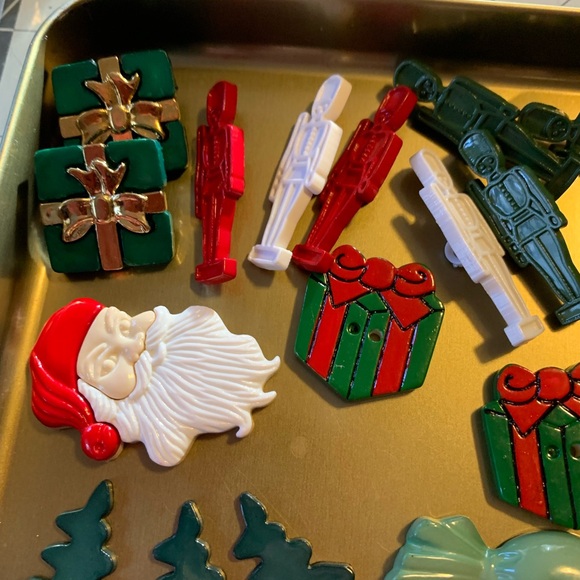 Festive Holiday Button Collection - Picture 2 of 10